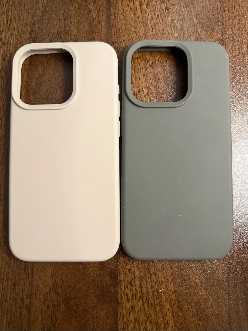 iPhone 15 Pro Soft Silicone Phone Case - Cream and Gray